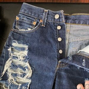 🌟SOLD🌟 Vintage Distressed High waisted LEVIS